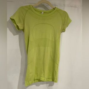 Lululemon Women’s Swiftly Tech Short Sleeve Crew Size 6